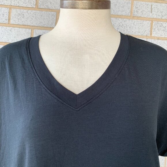 BANANA REPUBLIC V-NECK TEE SIZE M SHORT ROLL SLEEVE 56% COTTON 38% MODAL 6% SPAN - Picture 3 of 8